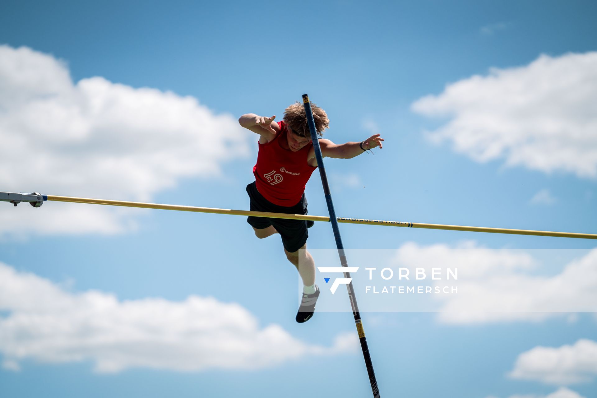 Janik Meyer (MTV 49 Holzminden) beim Stabhochspringen am 02.07.2022 waehrend den NLV+BLV Leichtathletik-Landesmeisterschaften im Jahnstadion in Goettingen (Tag 1)